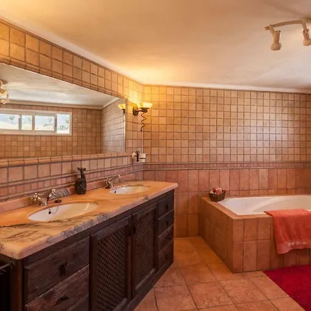 Vila Madreselva With Private Pool, 50m To The Sea, Top Location, Terrace, Garden, Wifi *